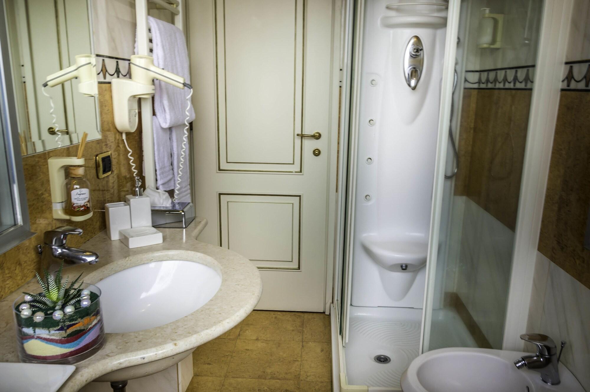 Hotel La Bussola Novara Esterno foto