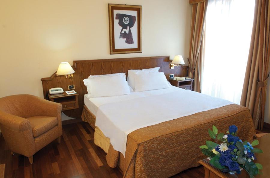 Hotel La Bussola Novara Esterno foto
