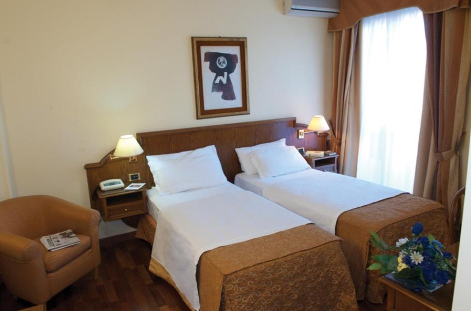Hotel La Bussola Novara Esterno foto