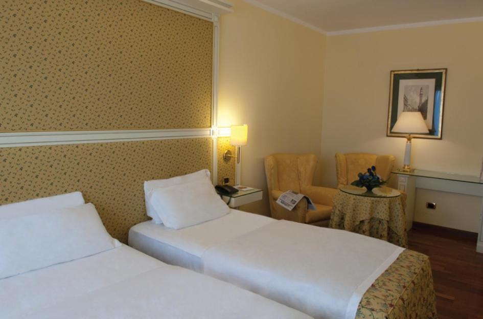Hotel La Bussola Novara Esterno foto