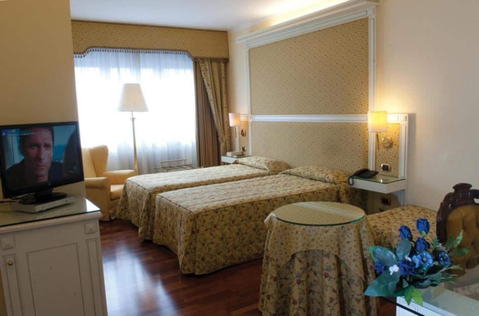 Hotel La Bussola Novara Esterno foto