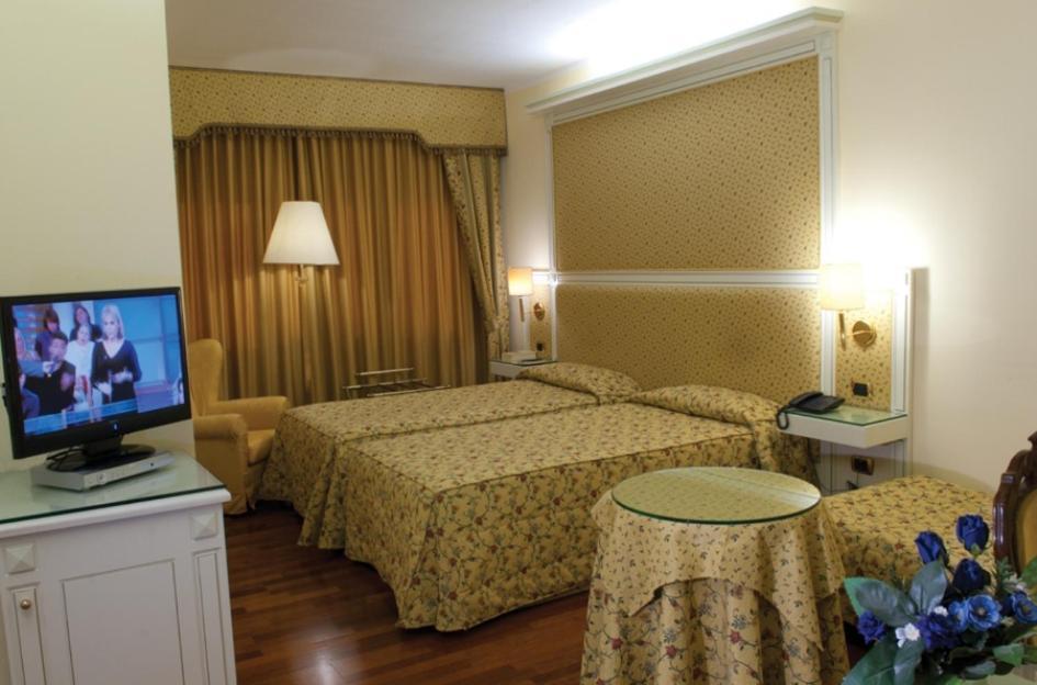 Hotel La Bussola Novara Esterno foto
