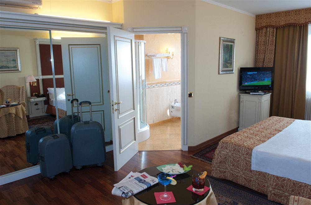 Hotel La Bussola Novara Esterno foto