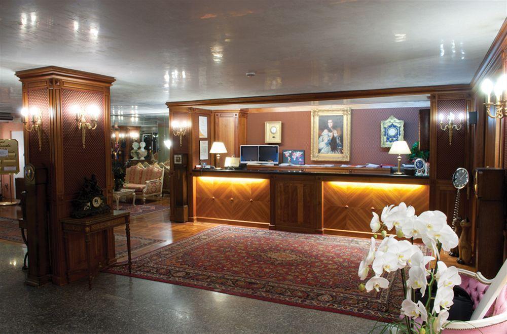 Hotel La Bussola Novara Esterno foto