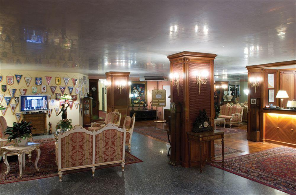 Hotel La Bussola Novara Esterno foto